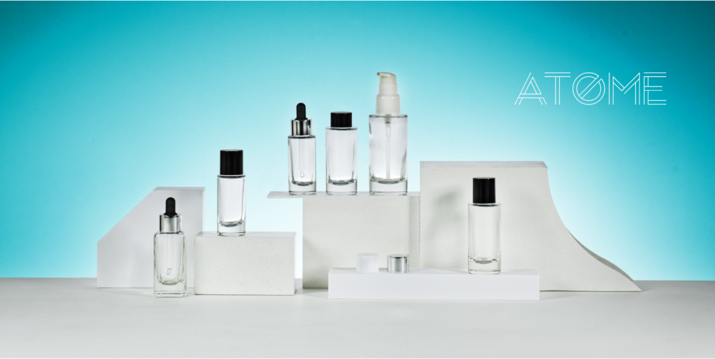 Collection de packagings en verre avec des flacons cosmétique élégants