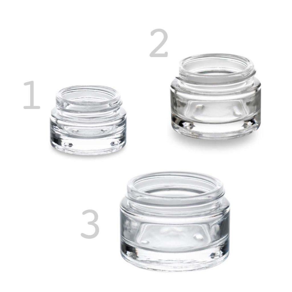 Trois pots cosmétique en verre classique avec différents formats : 50 ml, 100 ml et 200 ml.